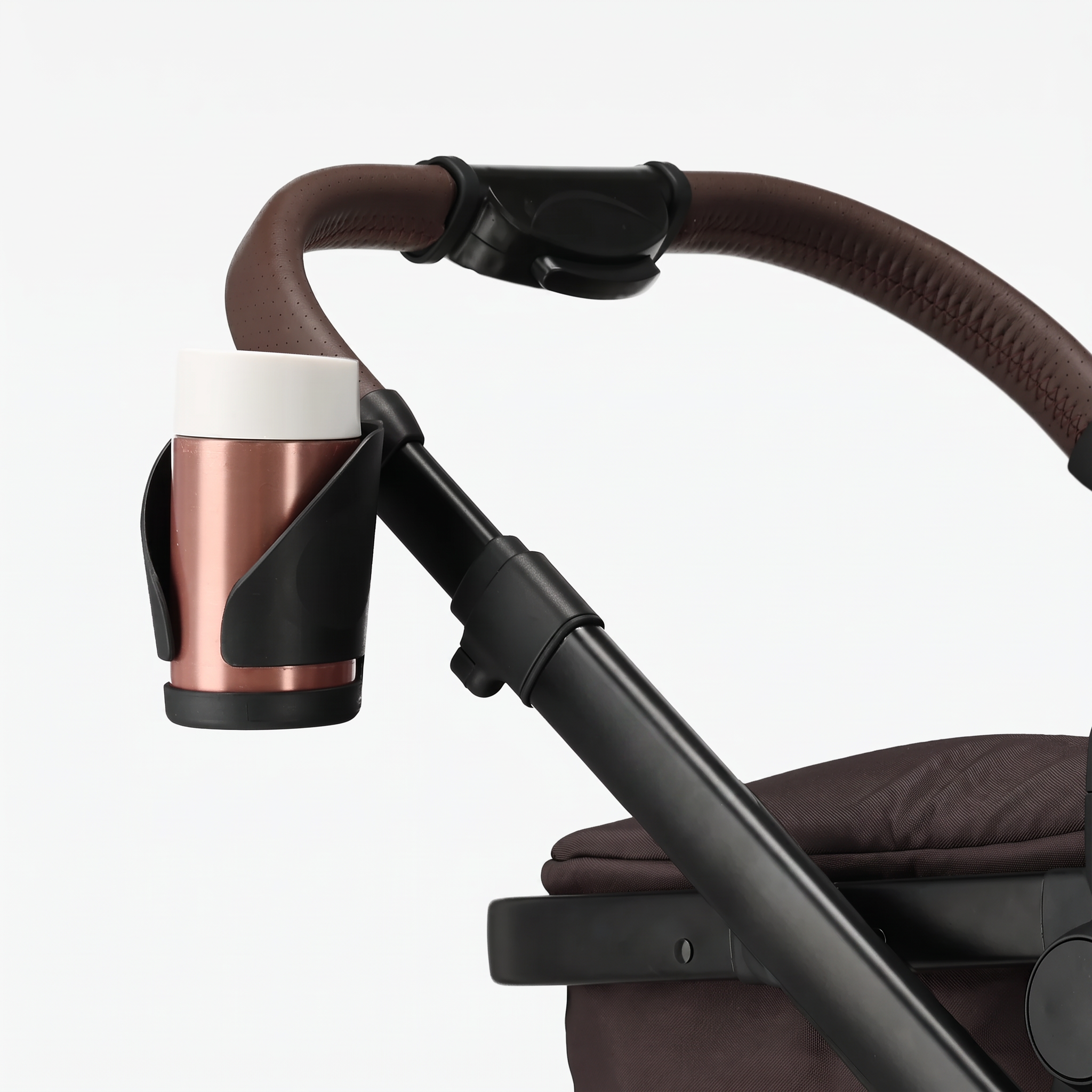 The Comfort 3-in-1 chocolate leatherette handle and integrated cup holder detail